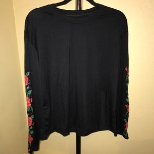 🔴 Black long sleeves with rose details